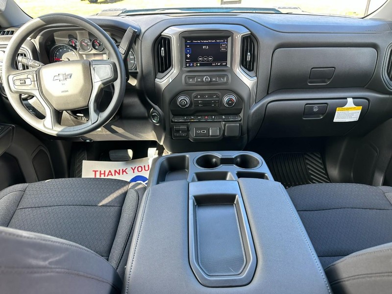 Chevrolet Silverado 2500HD Vehicle Image 05