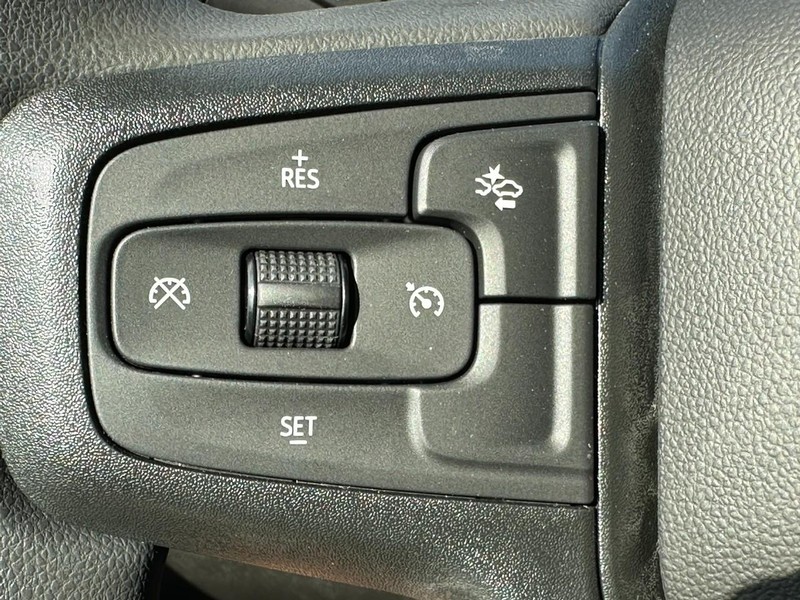 Chevrolet Silverado 2500HD Vehicle Image 11