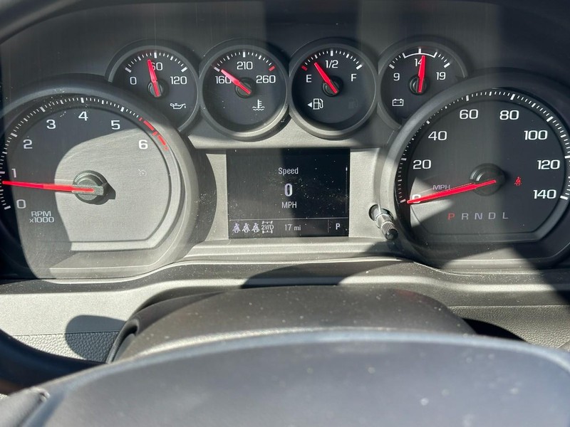 Chevrolet Silverado 2500HD Vehicle Image 12