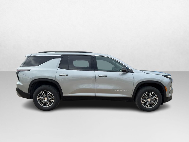 Chevrolet Traverse Vehicle Image 02