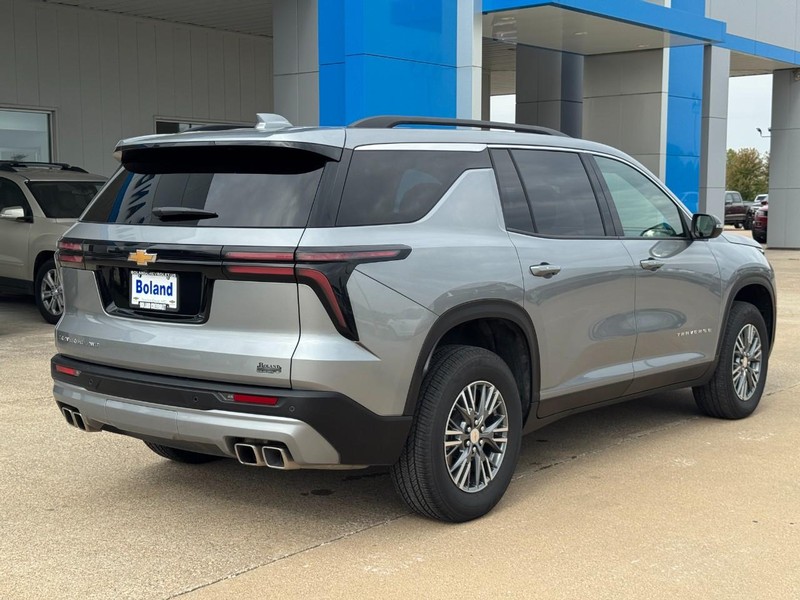 Chevrolet Traverse Vehicle Image 03