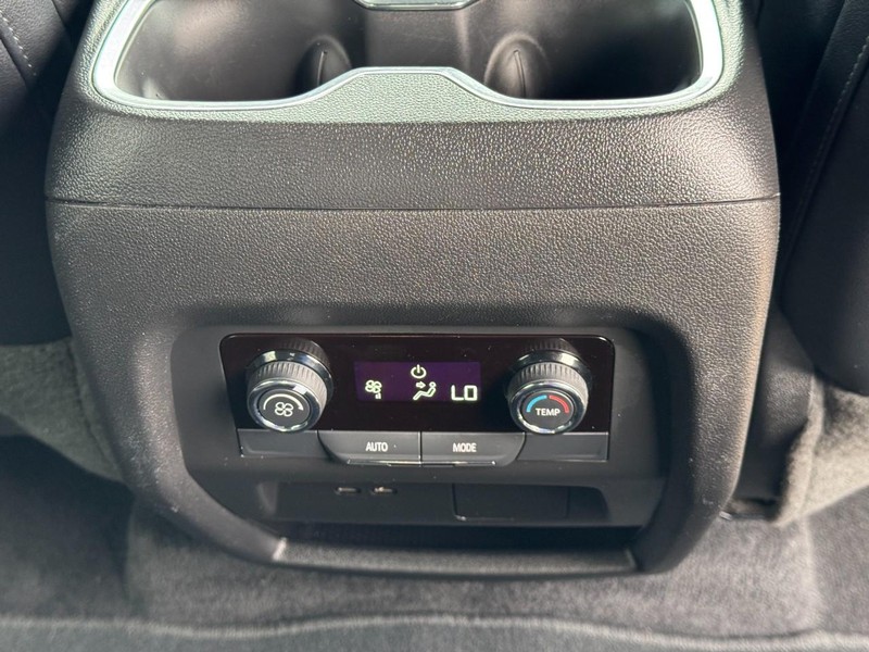 Chevrolet Traverse Vehicle Image 17