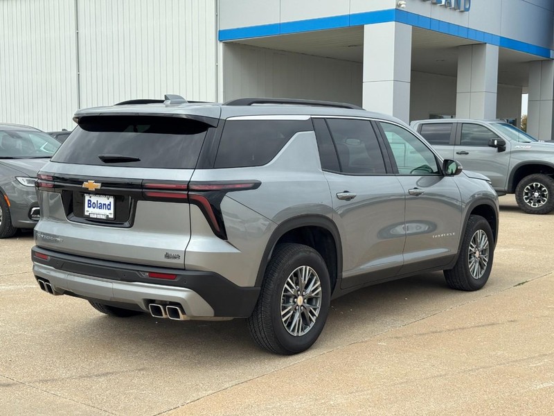 Chevrolet Traverse Vehicle Image 03