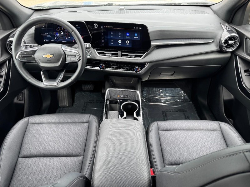 Chevrolet Equinox Vehicle Image 11
