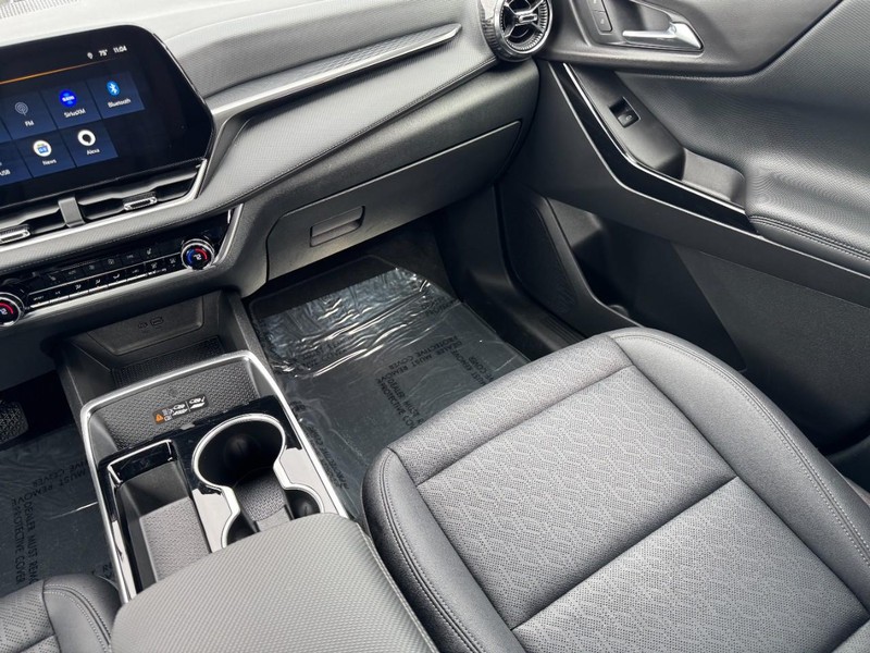 Chevrolet Equinox Vehicle Image 15