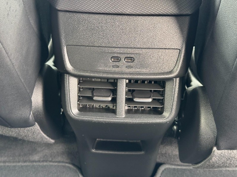 Chevrolet Equinox Vehicle Image 16