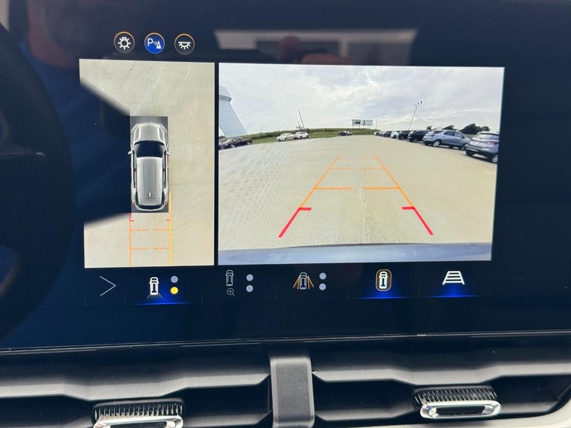 Chevrolet Equinox Vehicle Image 21