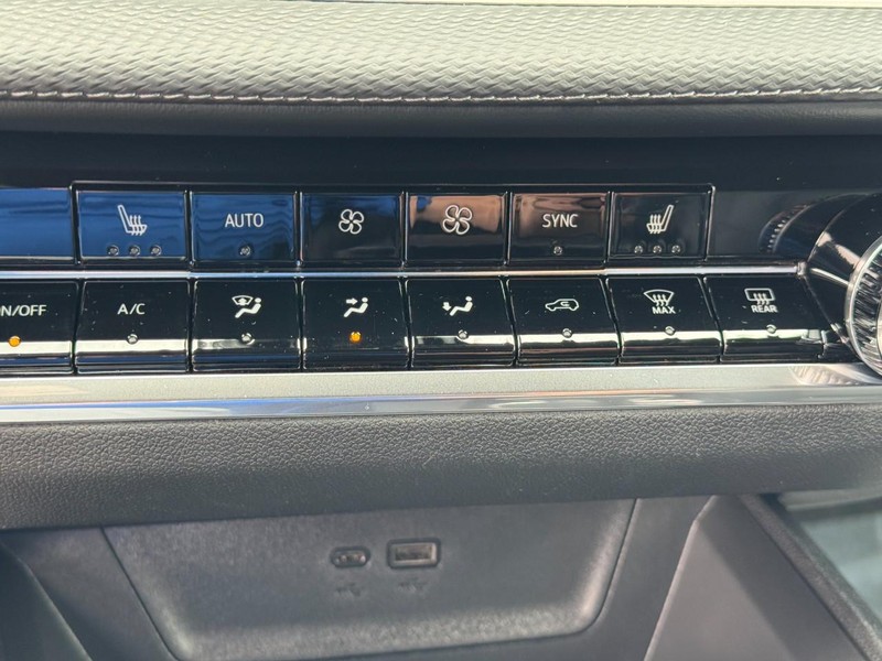 Chevrolet Equinox Vehicle Image 22