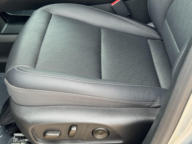 Chevrolet Equinox Vehicle Image 24