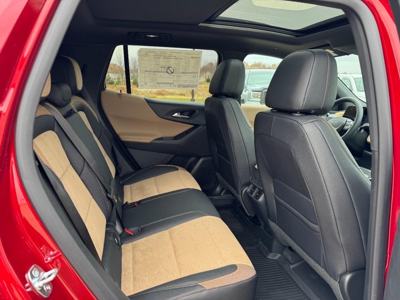 Chevrolet Equinox Vehicle Image 05