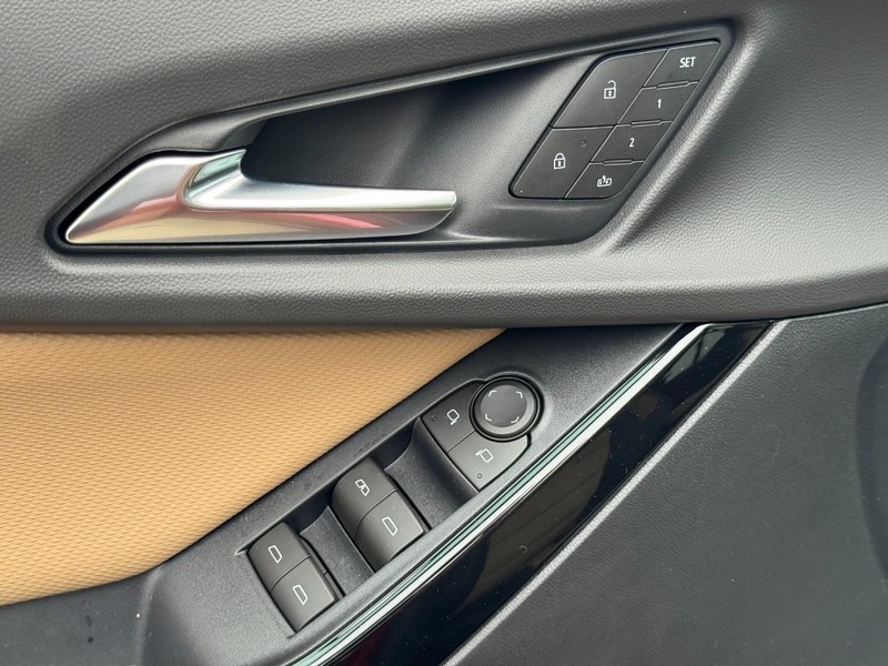 Chevrolet Equinox Vehicle Image 11