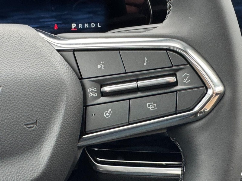 Chevrolet Equinox Vehicle Image 14