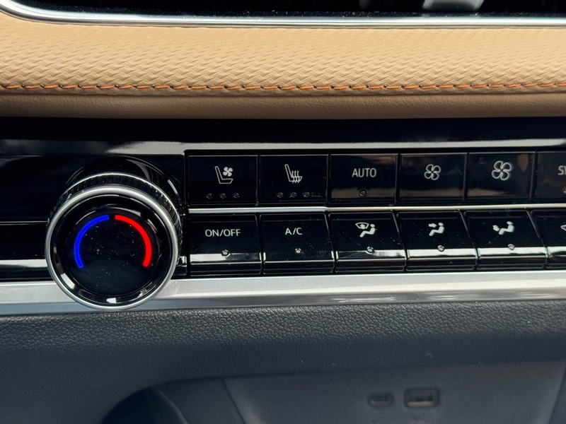 Chevrolet Equinox Vehicle Image 15