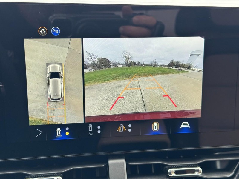 Chevrolet Equinox Vehicle Image 16