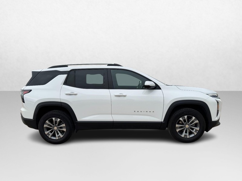 Chevrolet Equinox Vehicle Image 02