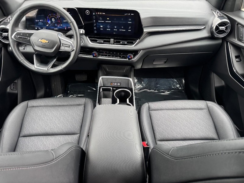 Chevrolet Equinox Vehicle Image 11