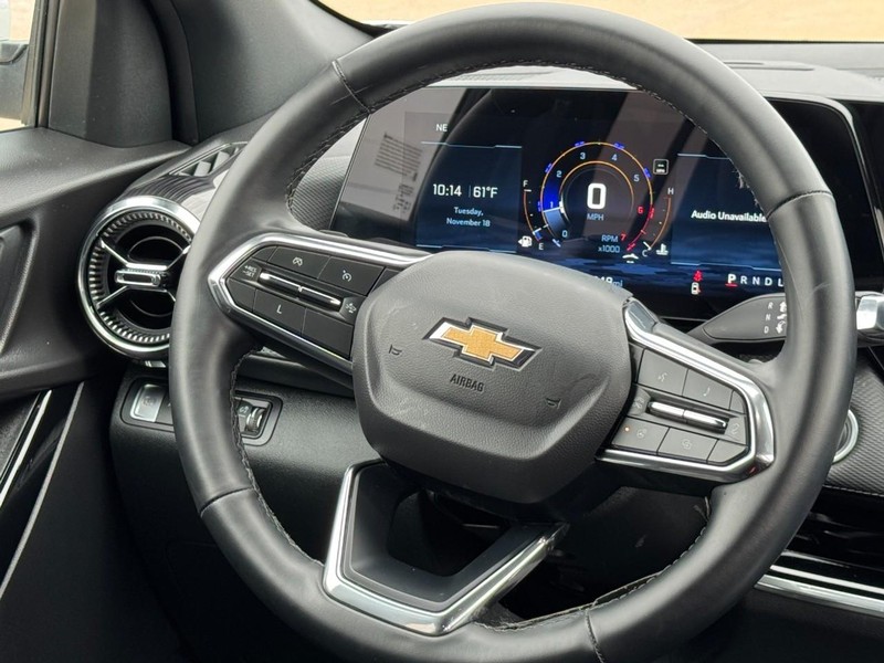 Chevrolet Equinox Vehicle Image 12