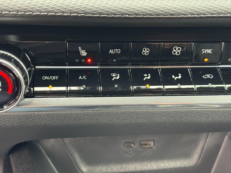 Chevrolet Equinox Vehicle Image 22