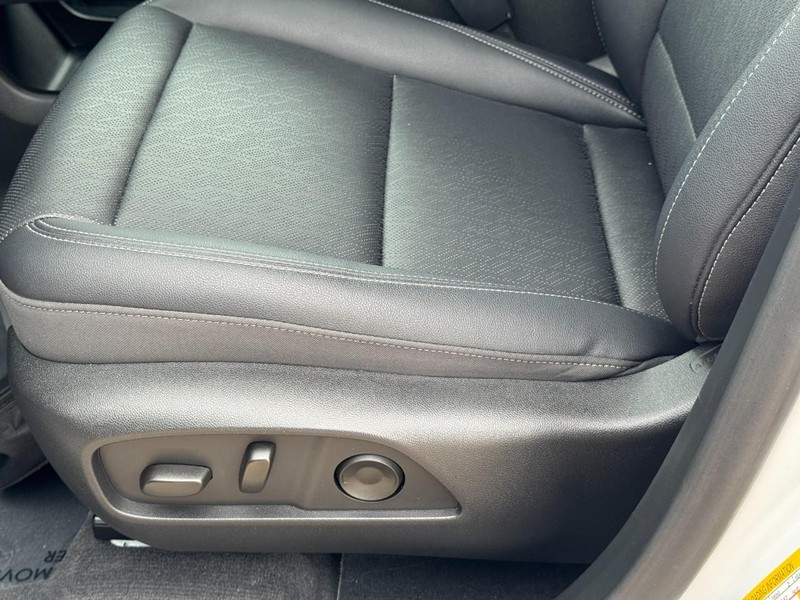 Chevrolet Equinox Vehicle Image 24