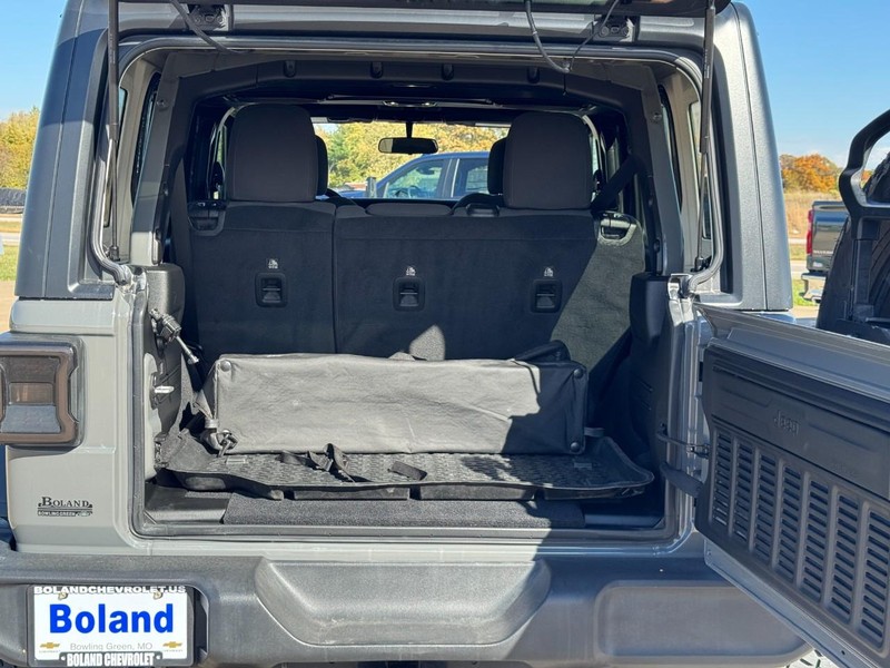 Jeep Wrangler Vehicle Image 04