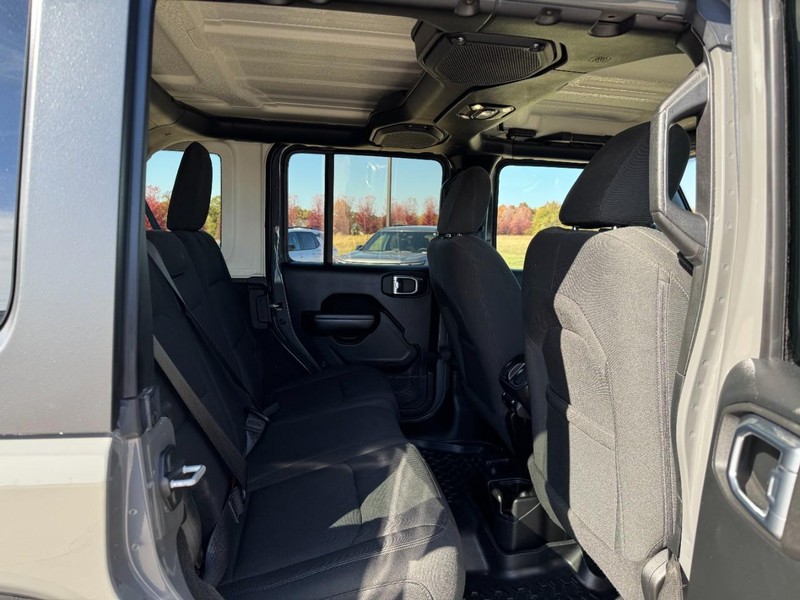 Jeep Wrangler Vehicle Image 10