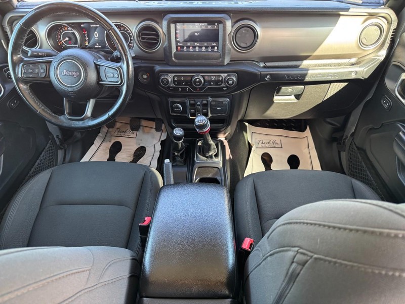 Jeep Wrangler Vehicle Image 11