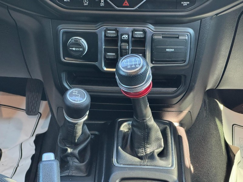 Jeep Wrangler Vehicle Image 14