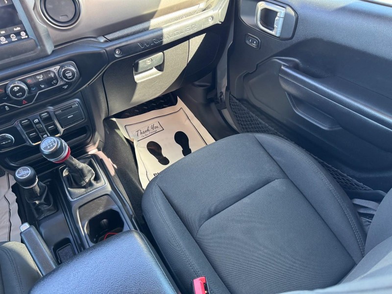 Jeep Wrangler Vehicle Image 15