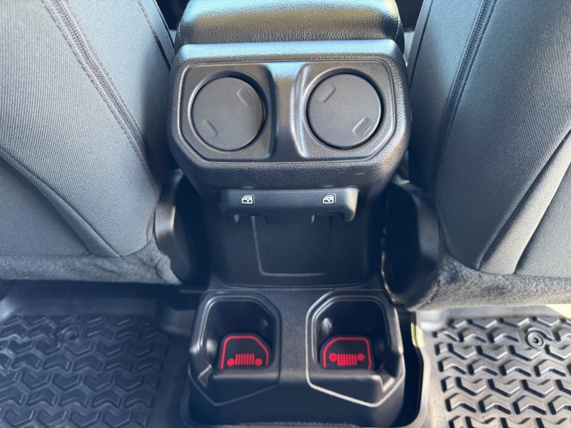 Jeep Wrangler Vehicle Image 16