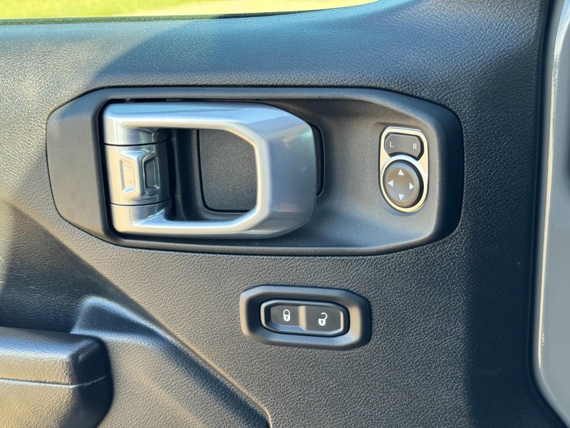 Jeep Wrangler Vehicle Image 25