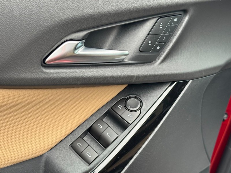 Chevrolet Equinox Vehicle Image 11