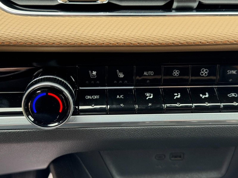 Chevrolet Equinox Vehicle Image 17