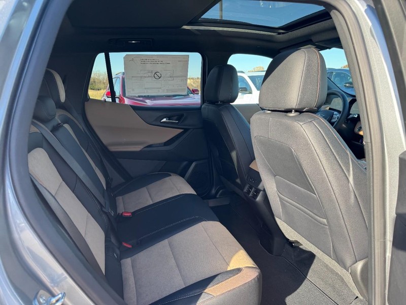 Chevrolet Equinox Vehicle Image 05