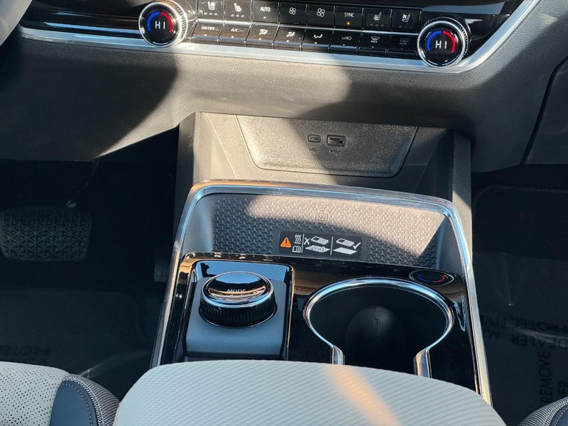 Chevrolet Equinox Vehicle Image 09