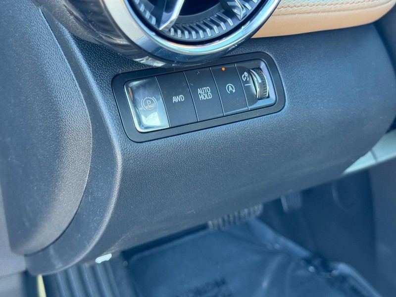 Chevrolet Equinox Vehicle Image 12