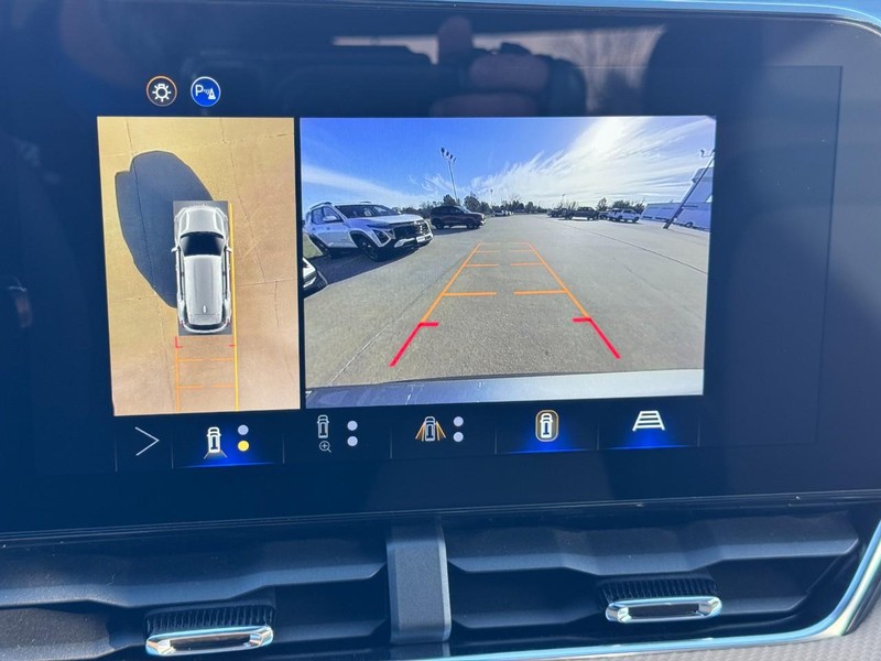 Chevrolet Equinox Vehicle Image 16