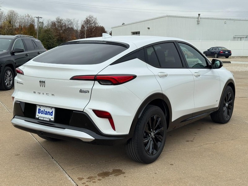 Buick Envista Vehicle Full-screen Gallery Image 03