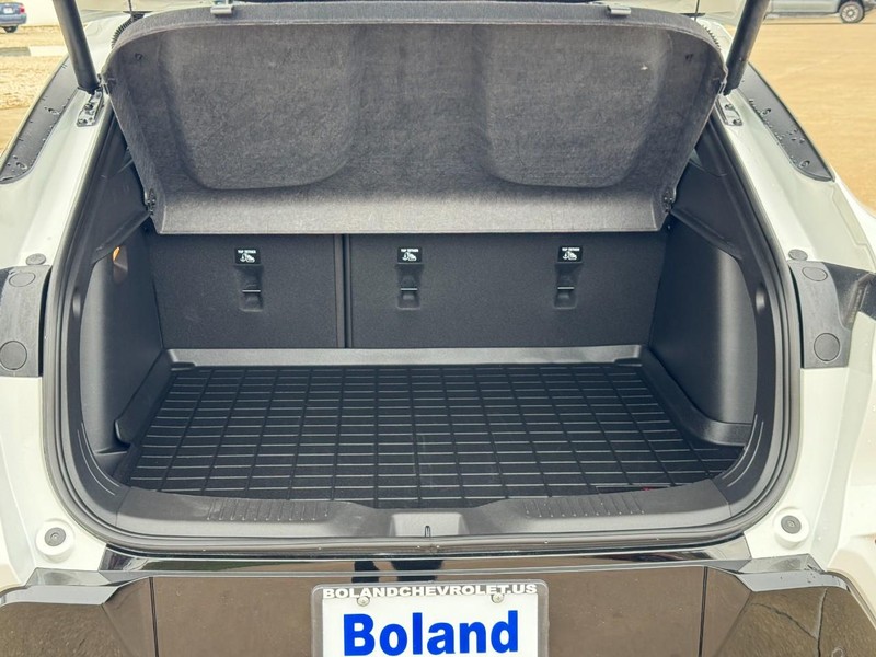 Buick Envista Vehicle Full-screen Gallery Image 04