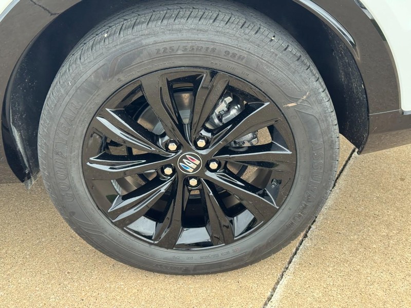 Buick Envista Vehicle Full-screen Gallery Image 07