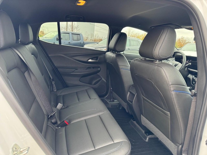 Buick Envista Vehicle Full-screen Gallery Image 10