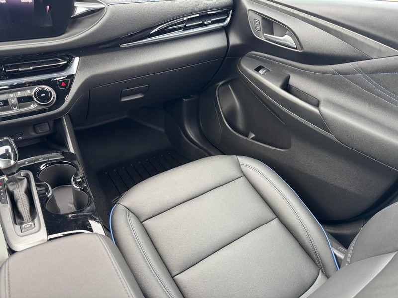 Buick Envista Vehicle Full-screen Gallery Image 15