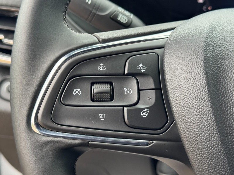 Buick Envista Vehicle Full-screen Gallery Image 17