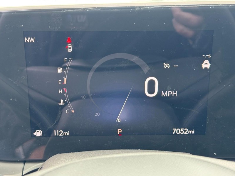 Buick Envista Vehicle Full-screen Gallery Image 19