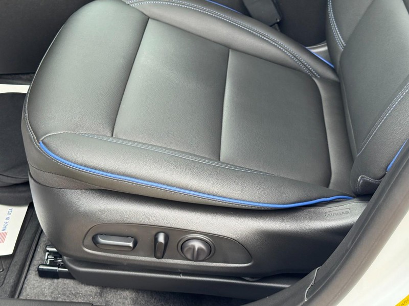 Buick Envista Vehicle Full-screen Gallery Image 23