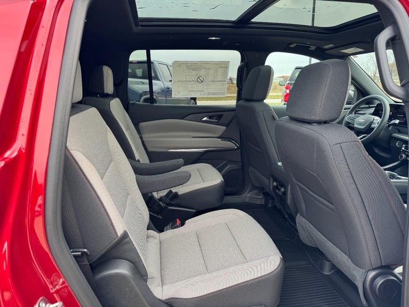 Chevrolet Traverse Vehicle Image 05