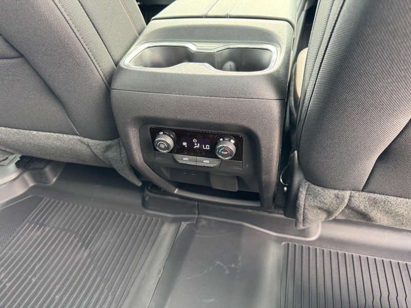 Chevrolet Traverse Vehicle Image 11