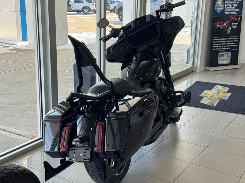 Harley-Davidson STREET GLIDE Vehicle Image 02