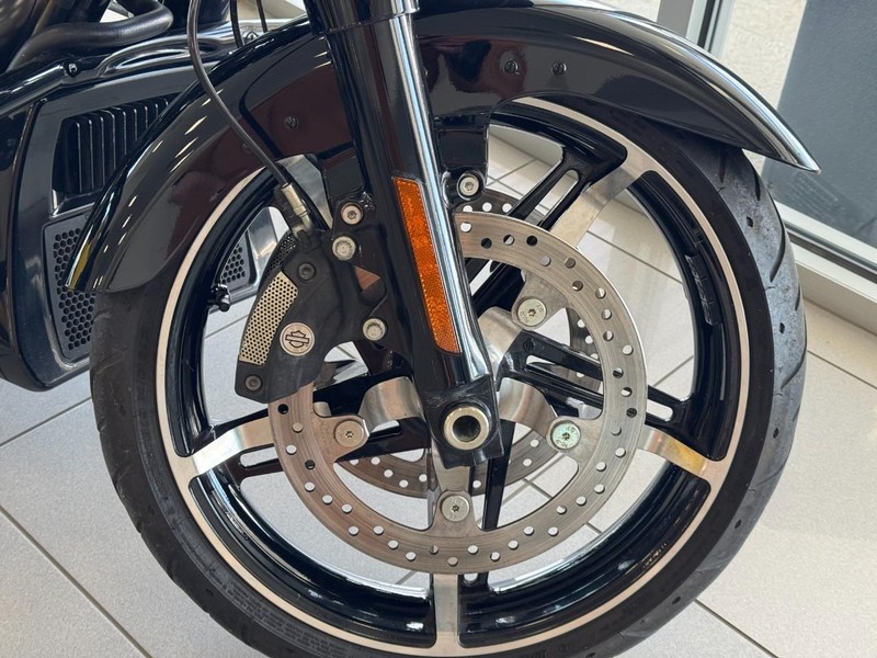 Harley-Davidson STREET GLIDE Vehicle Image 09