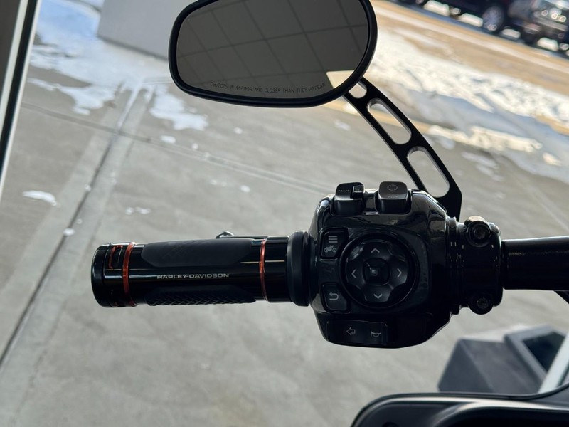 Harley-Davidson STREET GLIDE Vehicle Image 12