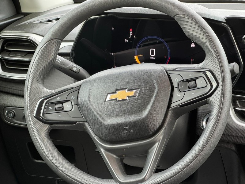 Chevrolet TrailBlazer Vehicle Image 12
